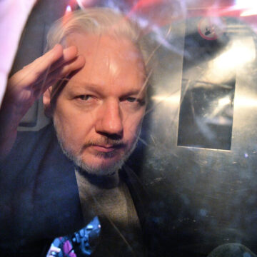 La justicia británica rechazó la apelación de Assange contra su extradición a EE.UU.