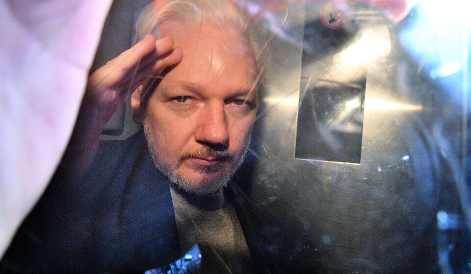 La justicia británica rechazó la apelación de Assange contra su extradición a EE.UU.