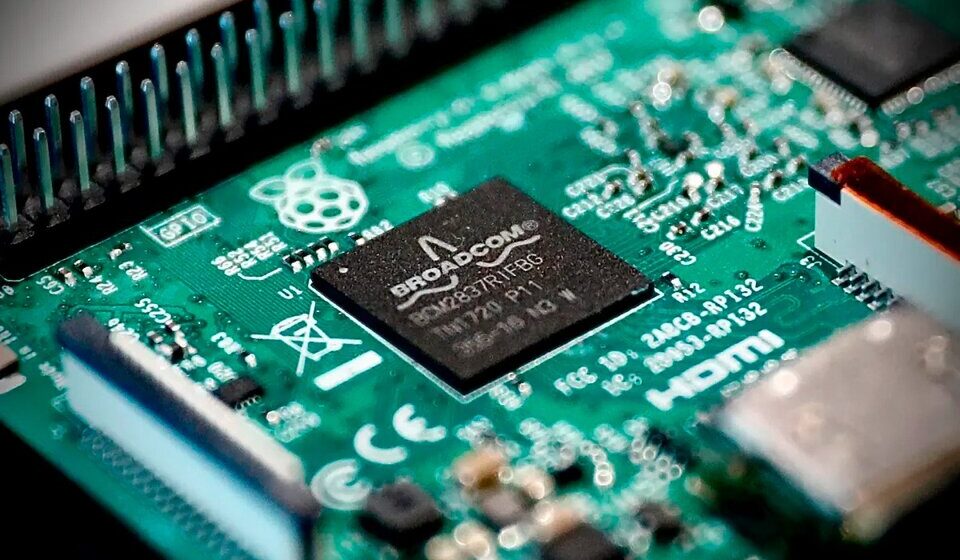 China restringe exportaciones de metales clave para fabricar microchips