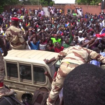 Niger Francia y países africanos amenazan a los golpistas