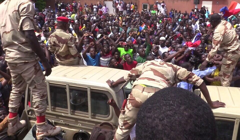 Niger Francia y países africanos amenazan a los golpistas