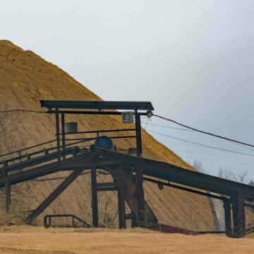 Bajo la arena, el capitalismo