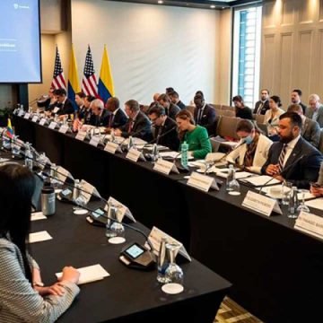Concluye reunión de trabajo sobre drogas Colombia-EU sin los cambios que pide Petro