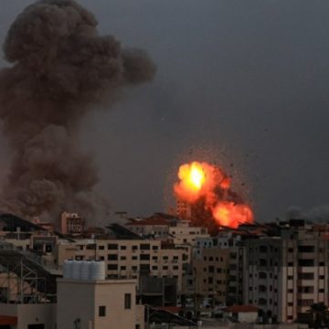 Los bombardeos más brutales de Israel aislan y dejan sin comunicaciones a la Franja de Gaza