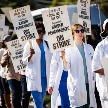 Estados Unidos vive la mayor huelga de trabajadores de la salud en su historia