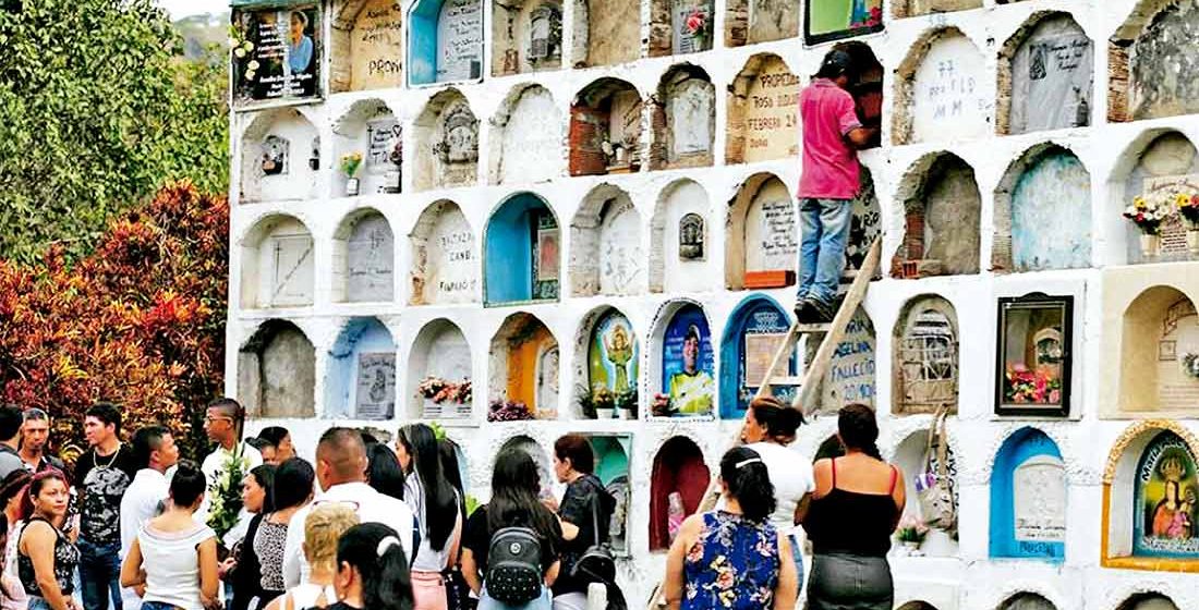Entierro de Edison Lexander Lezcano Hurtado cuyo cuerpo estaba sepultado como persona no identificada en el cementerio de Dabeiba. Foto: Twitter JEP.