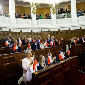 Chile: la derecha aprobó una nueva  propuesta de Constitución que despierta polémica