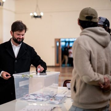 Chile rechazó una Constitución de ultraderecha pero queda vigente la de Pinochet