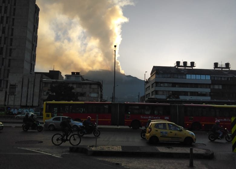 25ENERO6AMDESDECRA30 La ciudad huele a humo
