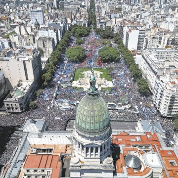 El primer paro general contra Milei y el desmantelamiento del Estado