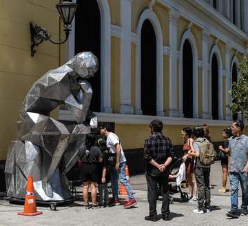 En Santiago de Chile, El pensador del futuro responde preguntas gracias a la IA