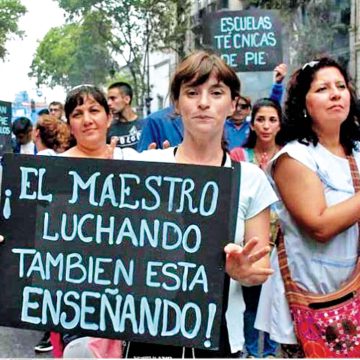argentina-maestros-696x497-187817601 La comunidad magisterial, protagonista estratégica del cambio de época