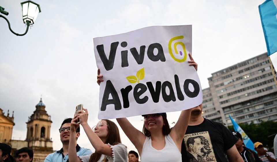 La derecha maniobra y retrasa la asunción de Arévalo como presidente de Guatemala