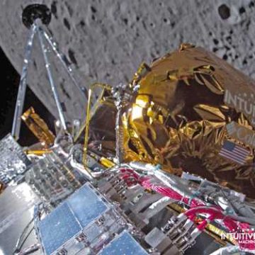 Empresa logra posar en la Luna la primera nave espacial de EU en más de 50 años