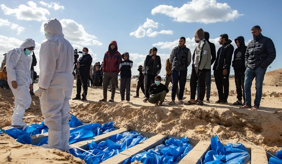 Hallaron 30 cuerpos atados y vendados en Gaza