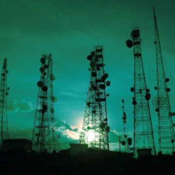 La Ley de Infraestructuras Gigabit sitúa a la industria de telecomunicaciones por encima de la protección ciudadana y el planeta
