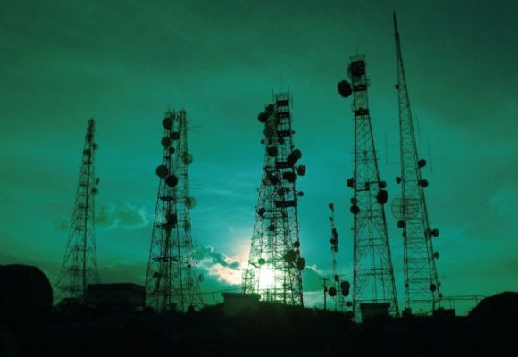 La Ley de Infraestructuras Gigabit sitúa a la industria de telecomunicaciones por encima de la protección ciudadana y el planeta