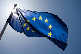 Libera la UE 54 mil mdd a Ucrania para combatir a Rusia