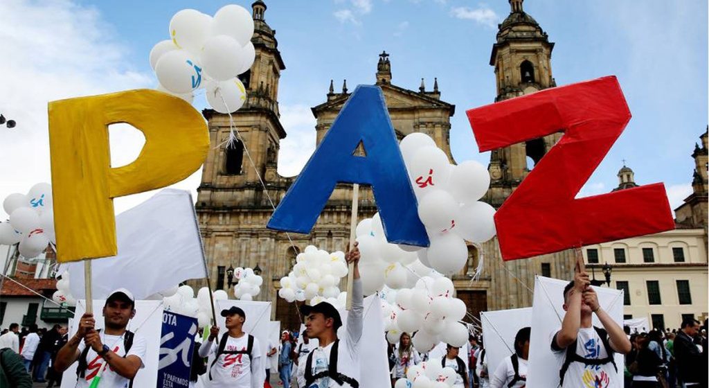 la-paz-de-colombia-4148672431 Ave Fénix