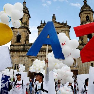 la-paz-de-colombia-4148672431 Ave Fénix