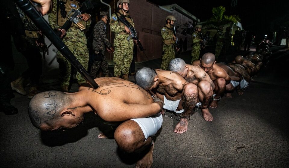 El Salvador: dos años de una cuestionada “guerra” contra las pandillas 