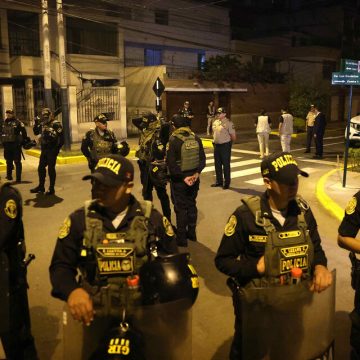 A la presidenta de Perú le pesan los relojes