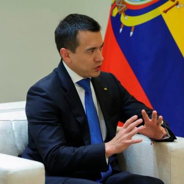 Daniel Noboa golpea a unos para quedar bien con otros 