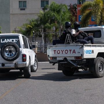 Las bandas atacan el Palacio Nacional 
