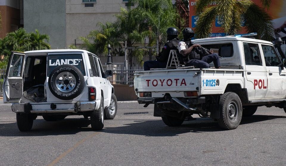 Las bandas atacan el Palacio Nacional 