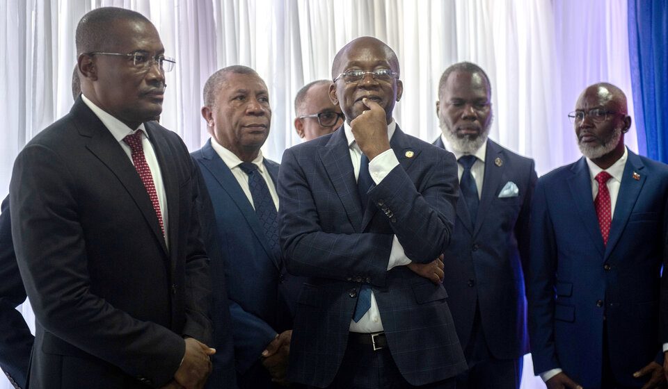 El nuevo gobierno de Haití toma juramento durante una ceremonia secreta
