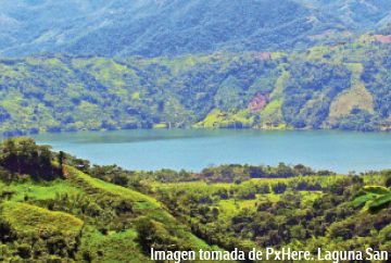 Imagen tomada de PxHere. Laguna San Diego Samaná, Caldas, Colombia Bioculturalidad en Colombia