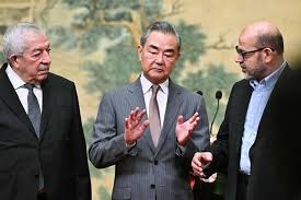 Grupos palestinos acuerdan gobierno reconciliatorio para la posguerra en Gaza: China