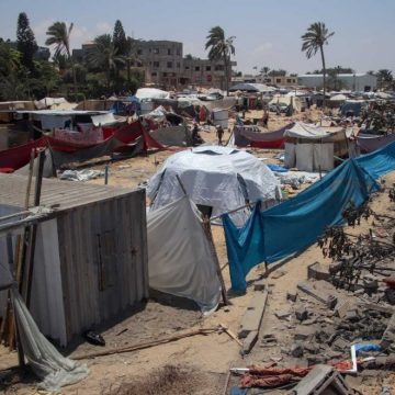 Israel ordena a los gazatíes abandonar una parte de la zona humanitaria de Mawasi