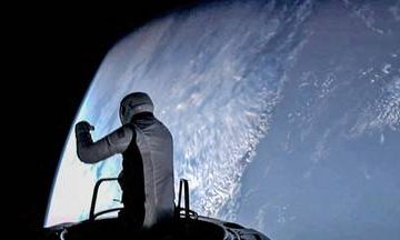 Multimillonario de la tecnología realiza la primera caminata espacial privada