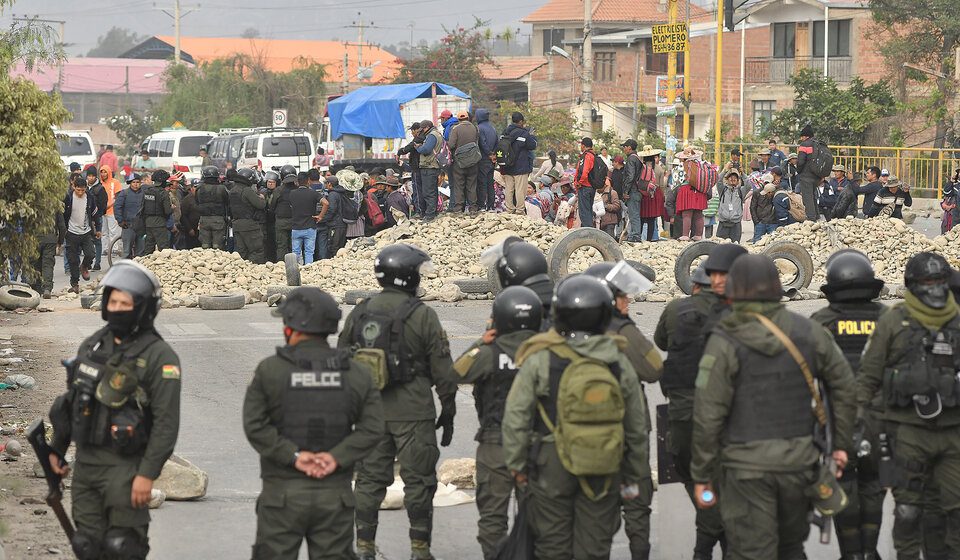 Bolivia Bolivia: la policía intenta desactivar sin éxito los cortes de ruta en apoyo a Evo