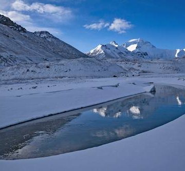 Descubren que un río provoca el crecimiento del monte Everest