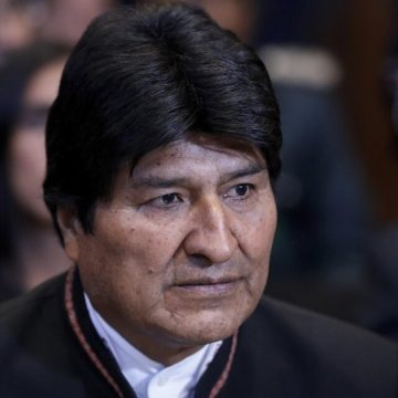 Tensión en Bolivia: persiguieron al auto de Evo Morales, le dispararon más de 20 veces e hirieron a su chofer