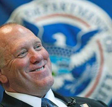 Deja Trump a halcones la política exterior y fronteras