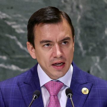 Ecuador: Noboa suspendió por cinco meses a la vicepresidenta