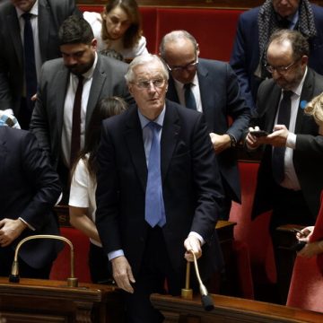 Francia: cayó el gobierno de Michel Barnier 