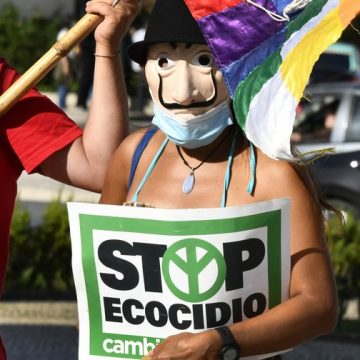 Los crímenes del capitalismo: ecocidio y exterminio