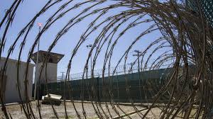 Trump ordena apertura de centro de detención de migrantes en Guantánamo