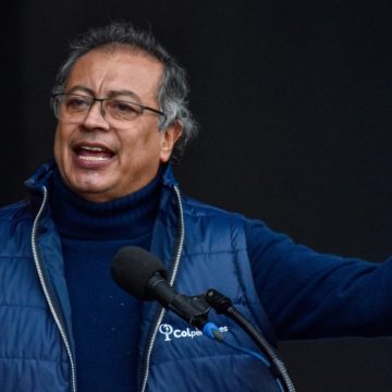 Petro recula con los vuelos de migrantes deportados de Trump y EEUU no impondrá aranceles a Colombia