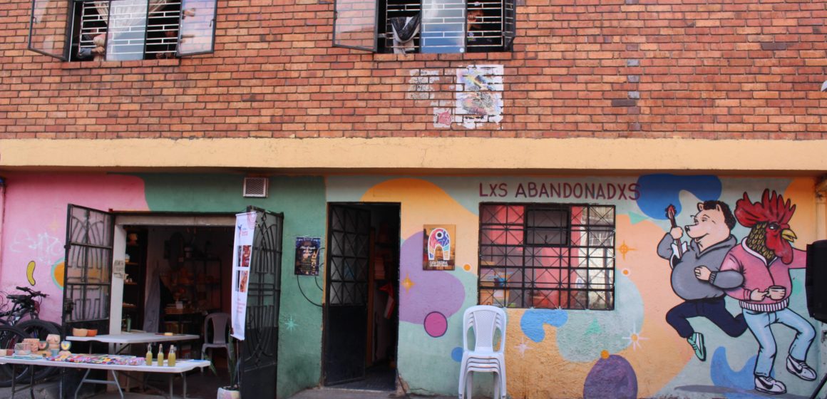 2 En Fontibón, occidente de Bogotá, está la Casa Cultural Lxs Abandonadxs, un espacio de juntanzas