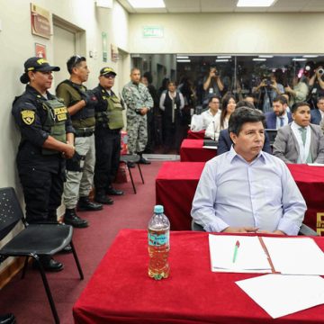 Pedro Castillo se enfrenta a una pantomima de juicio