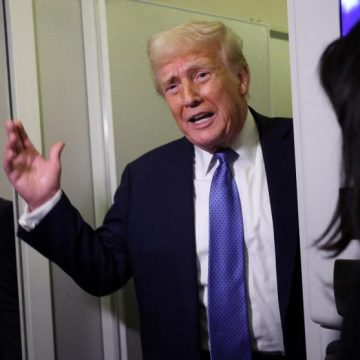 Trump afirma que hablará este martes con Putin para llegar a un acuerdo de alto el fuego en Ucrania