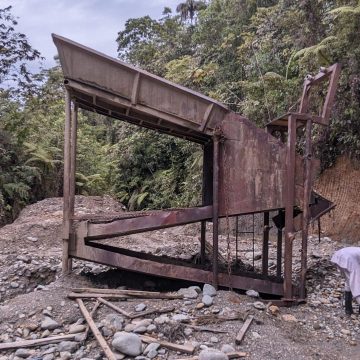 Minería ilegal contamina quebradas y el río Anchicayá en Buenaventura