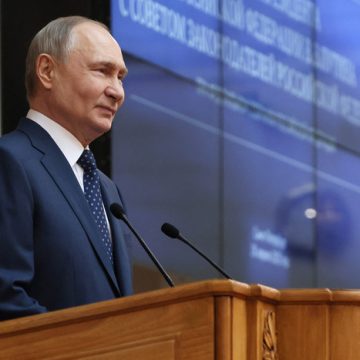 RUSSIA-POLITICS-PUTIN Putin decreta una tregua de 3 días por el Día de la Victoria