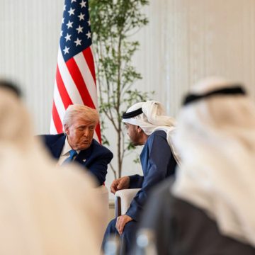 Trump cerró en Abu Dhabi una gira regional llena de promesas de inversiones