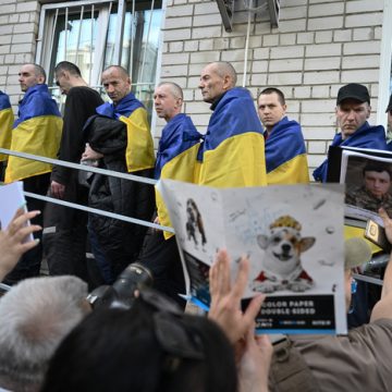 prisioneros Rusia y Ucrania iniciaron el mayor intercambio de prisioneros de guerra